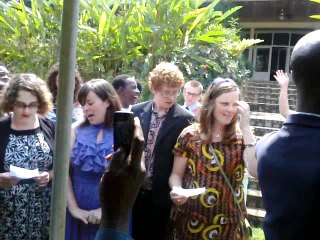 Abazungu Baririmba kandi Banasaba Ikinyarwanda 🎶