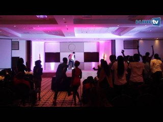 Bruce Melody yaririmbye Live mu gukusanya inkunga yo gufasha impunzi z'Abarundi.