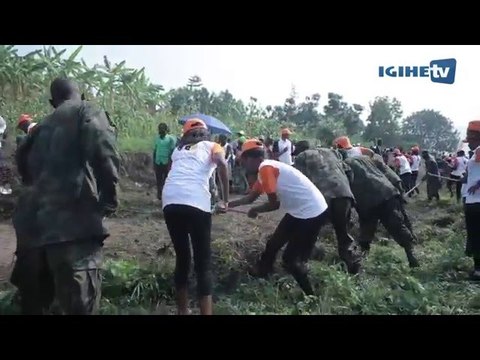 Abahatanira ikamba rya Nyampinga w'u Rwanda 2016 bakoreye umuganda mu Murenge wa Kinyinya Gasabo
