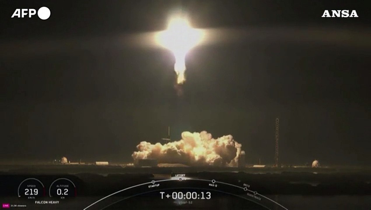 Spazio, lanciato il razzo Falcon Heavy di SpaceX con a bordo il misterioso drone X-37B