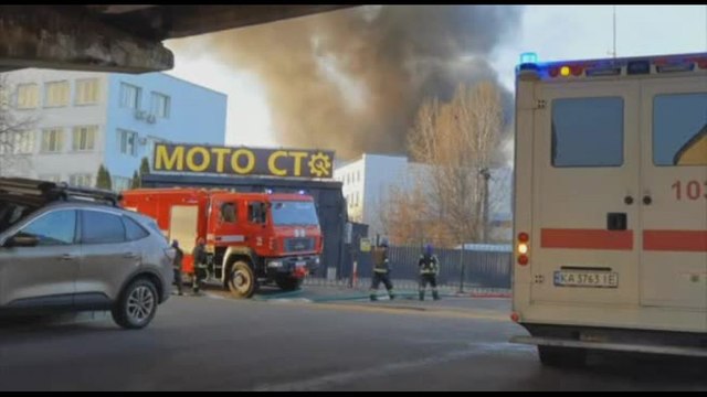 Ucraina, nuova ondata di attacchi russi, Zelensky: risponderemo