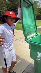 Com 13 anos, menino gere negócio de sucesso a... lavar caixotes do lixo