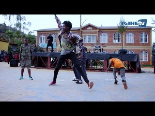 Abana batunguye benshi mu mibyinire idasanzwe