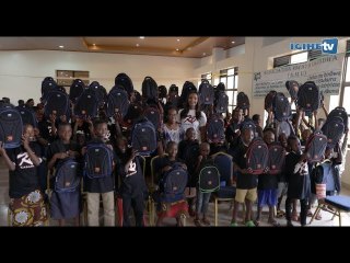 Umunyamideli Kate Bashabe yahaye abana 500 b'imfubyi n'abatishoboye, ibikoresho by'ishuri