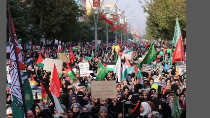 مظاهرات ضخمة للأكراد في تركيا ضد إسرائيل