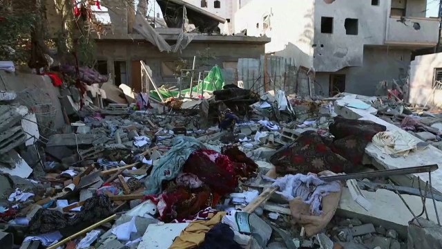 دمار في مخيم المغازي للاجئين بعد قصف إسرائيلي