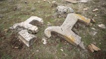 Tahrip edilen tarihi mezar taşları koruma altına alınacak