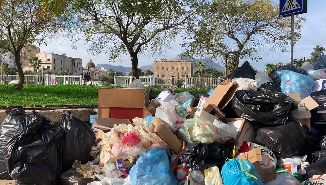 Palermo invasa dalla spazzatura, durante le feste servizio di raccolta in crisi