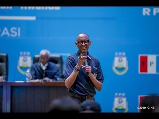 Perezida Kagame yaburiye  abantu batwara imodoka basinze