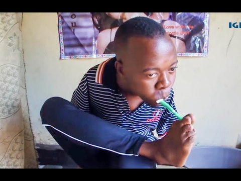 Ibitangaje kuri Nikwigize wifashisha amaguru mu kurya, guteka no koza amenyo