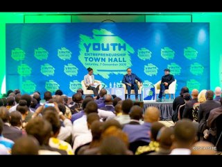 Mufite amahirwe menshi mushobora kubyaza umusaruro – Perezida Kagame abwira urubyiruko