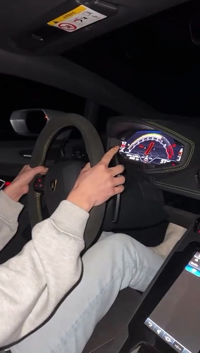 Lambo scream at Night  #TheTrillionaireLifeVideo by: @loulu_teu