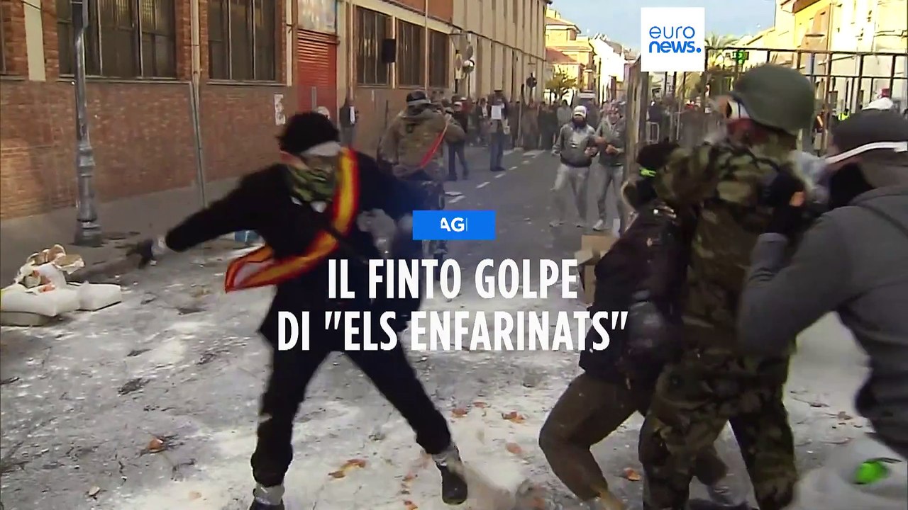 Spagna, il golpe per finta dei festaioli di Ibi: uova, farina e petardi per la presa del potere