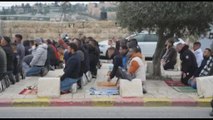 Gerusalemme, preghiere in strada sotto l'occhio della polizia israeliana