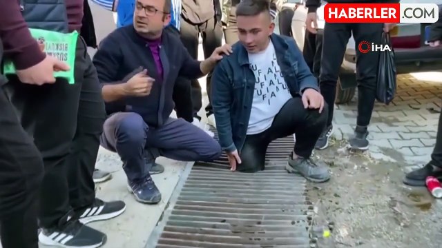 Bacağı mazgala sıkışan genci itfaiye ekipleri kurtardı