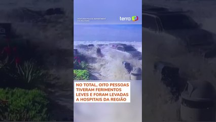 Descargar video: Forte onda invade praia e deixa oito feridos nos Estados Unidos #shorts