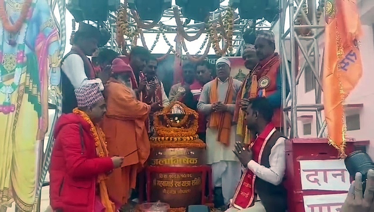 अयोध्या जा रहे नेपाल के विभिन्न नदियों के जल की गोरखनाथ मंदिर में की गई भव्य पूजा