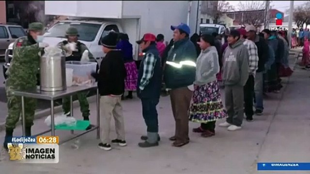 Fuerza Civil reparte bebidas calientes en hospitales de San Nicolás de los Garza