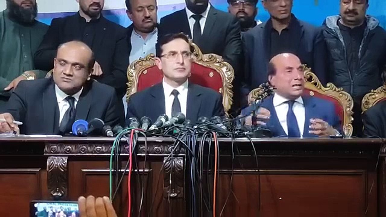 شاہ محمود قریشی کو نہیں بلکہ سپریم کورٹ کو دھکے دیے گئے | Who pushed the Supreme Court?... Who is behind ROs?... Latif Khose told everything with proof... Shah Mehmood Qureshi was not pushed... They pushed the Supreme Court. Gone... Latif Khosa also left