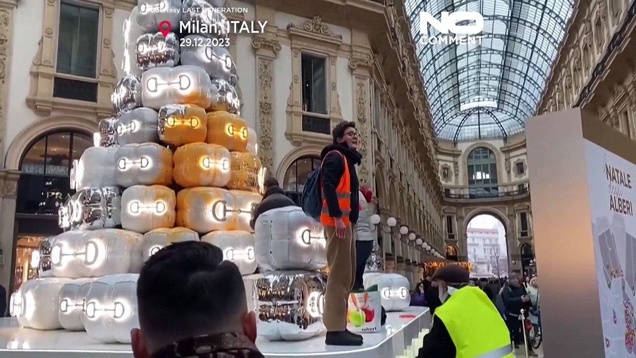 Letzte Generation fällt über Gucci-Weihnachtbaum her