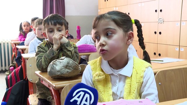 Minik yüreklerden vatan nöbetindeki Mehmetçik'e mektup