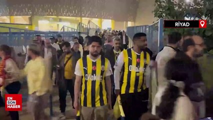 Süper Kupa maçı oynanamadı! Taraftarlar stattan ayrılıyor