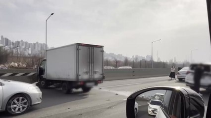 경부고속도로 연쇄 추돌 사고..."운전하다 졸았다" / YTN