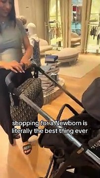 Influencer moglie di milionario compra passeggino Dior da 8mila€ - 'Sicurezza? Non mi frega, conta solo apparire'