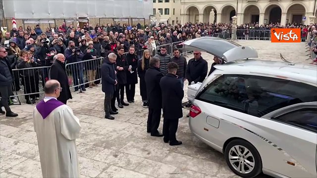 Omicidio Vanessa Ballan, una bara bianca per l'ultimo saluto alla giovane madre