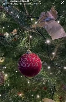 Γιούλικα Σκαφιδά: Μας έδειξε τον γιο της που κοιμάται πλάι στο χριστουγεννιάτικο δέντρο