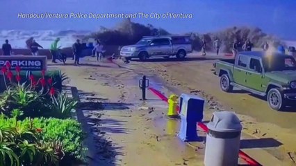 Onda derruba pessoas e deixa feridos na Califórnia