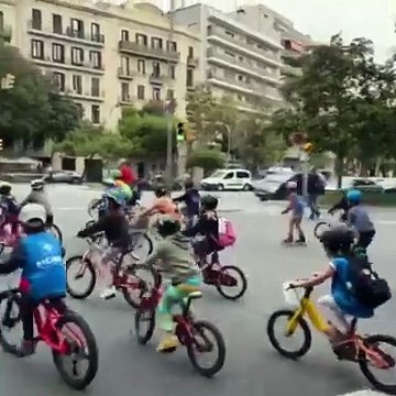 La Révolution Vélo des Écoliers Barcelonais : De 5 à des Centaines en un Clin d'Œil !