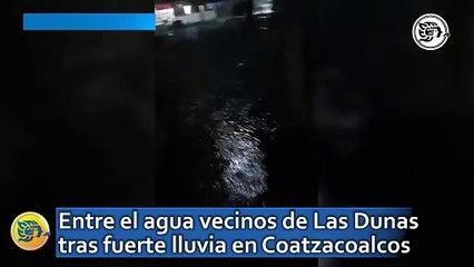Entre el agua vecinos de Las Dunas tras fuerte lluvia en Coatzacoalcos