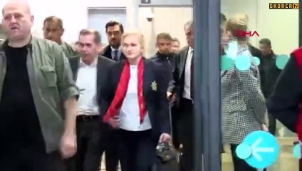 Galatasaray ve Fenerbahçe yurda döndü! Taraftarlar havaalanına akın etti