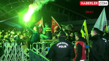 Fenerbahçe Süper Kupa maçının ertelenmesinin ardından İstanbul'a döndü