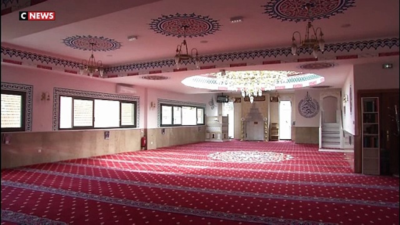 C'était l'une des promesses d'Emmanuel Macron pour lutter contre le "séparatisme": La France n'acceptera plus de nouveaux imams "détachés", c'est-à-dire envoyés par d'autres pays, à partir du 1er janvier - VIDEO