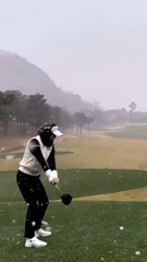 It's not the first snow in November, it's a big snow❄️ Great driver shot! KLPGA Pro Ji-min Han  11월의 첫눈 아니고 함박눈❄️ 멋진 드라이버샷! KLPGA 한지민프로