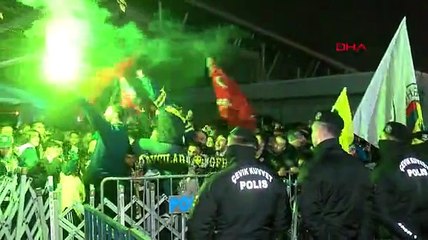 Fenerbahçe ve Galatasaray İstanbul'da coşkuyla karşılandı