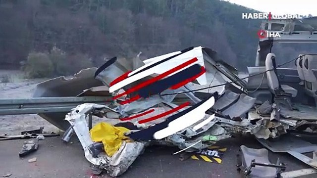 Bolu'da tem kamyonu yolcu minibüsüne çarptı; ölü ve yaralılar var