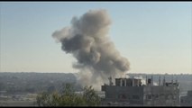 Nuvole di fumo su Khan Younis dopo gli ultimi bombardamenti israeliani