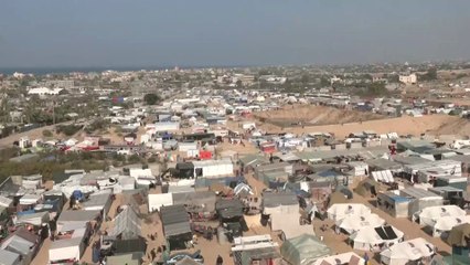 صورمباشرة  تظهر تكدس الخيم والنازحين في رفح جنوب قطاع غزة