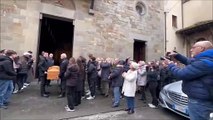 Ester Raccampo e Edoardo Lombardi, i funerali in Mugello: lacrime, applausi e palloncini bianchi