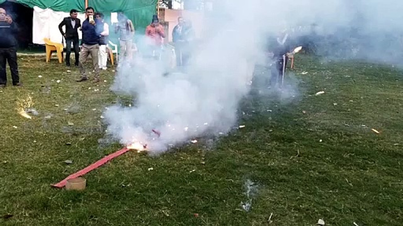 डॉ.किरोड़ी के केबिनेट मंत्री बनने पर आतिशबाजी कर मनाया जश्न