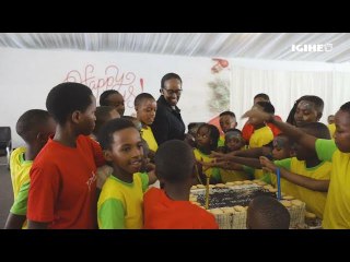 Akanyamuneza ku bana bato basoje umwaka basangira  na Madamu Jeannette Kagame