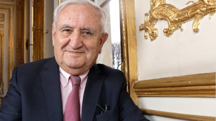 GALA VIDEO - Jean-Pierre Raffarin taquin : l’ancien ministre dévoile ses voeux très originaux pour 2024