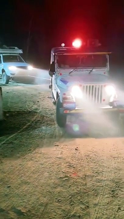 गौवंश से भरी पिकअप छोडकऱ फरार हुए गौ तस्कर, पुलिस तलाश में जुटी,देखे वीडियो