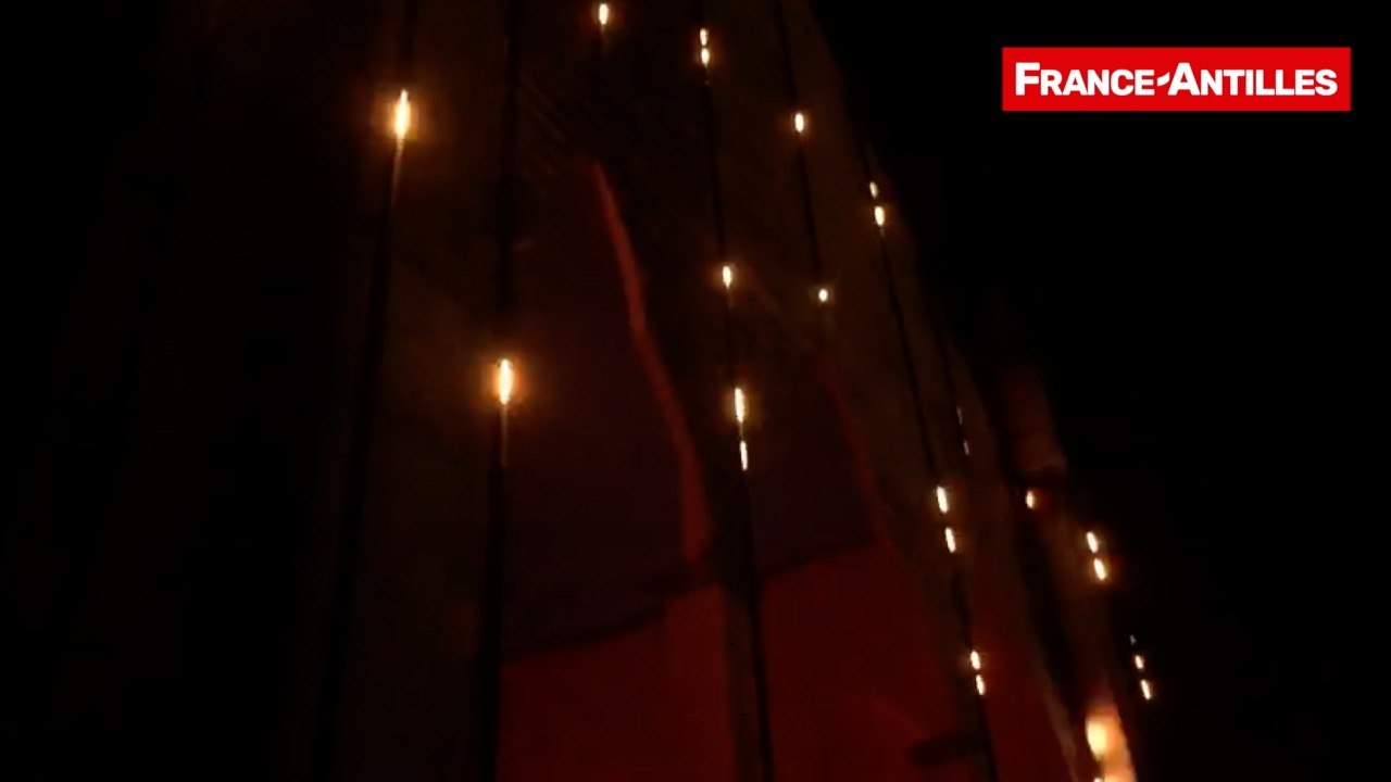 EN IMAGES. Boucans de la baie : la chapelle du Calvaire brille de mille lumières