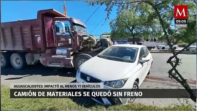 Camión sin frenos impacta contra once vehículos en Aguascalientes