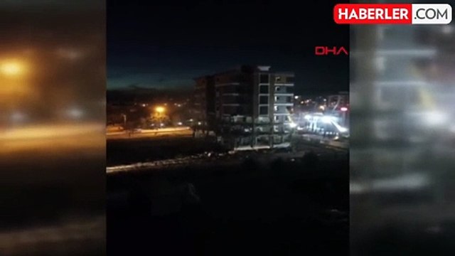 Adıyaman'da ağır hasarlı binalar yıkılıyor