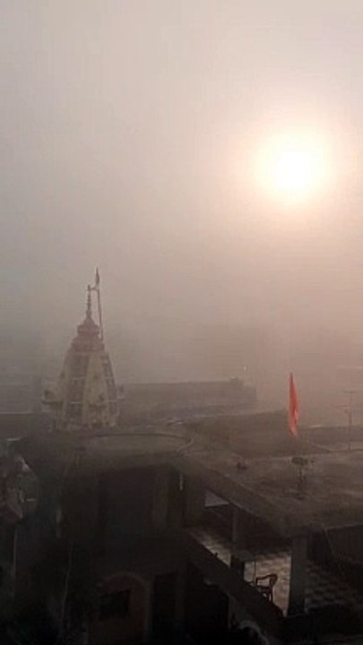 Video: Dense fog, difficult to see even three feet away